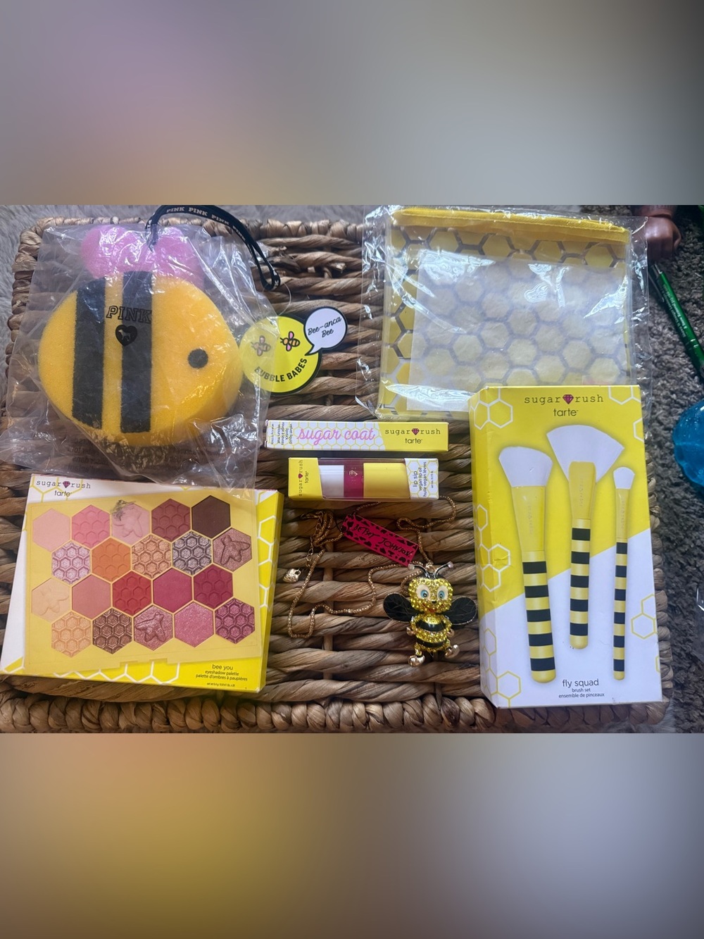 NEW🐝 Tarte Sugar Rush Fly Squad Brush’s,Bee You Eyshadow, Betsy Johnson Necklace